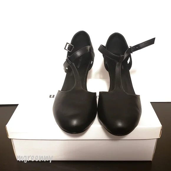 Unique Vintage 1920's Black T-Strap Roxy Pumps - Picture 2 of 7